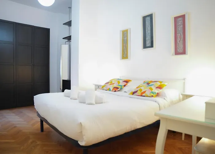 アパート Navigli-metro-moda & Design District Ac & Self Check-in ミラノ